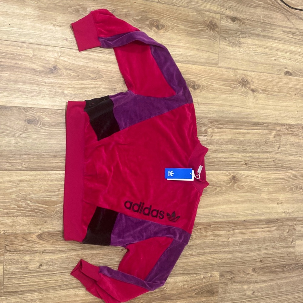Brand new with tags..Adidas Cropped Mock neck pull over